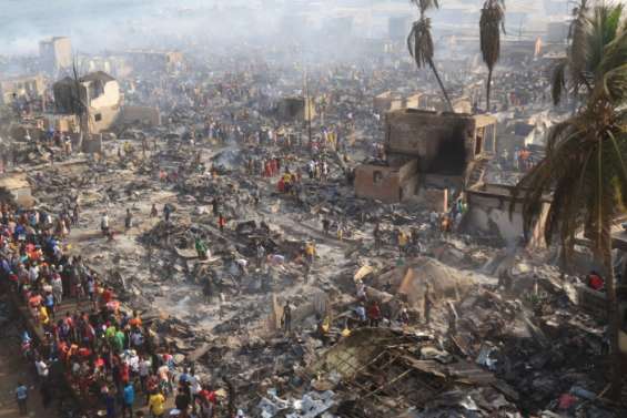 L'un des plus grands bidonvilles ravagé par le feu