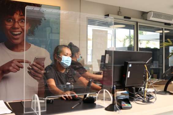 Les commerces ressortent les bornes de gel et les protocoles sanitaires