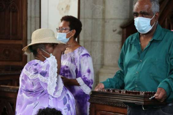 Port du masque et distanciation n'ont pas eu raison de leur foi