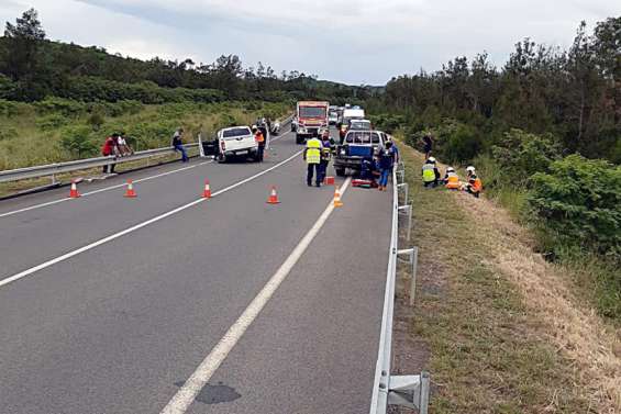 Un accident bloque la RT1 au niveau du pont de la Ouenghi