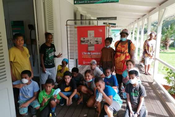 Les enfants du centre de vacances visitent le Musée de la mine