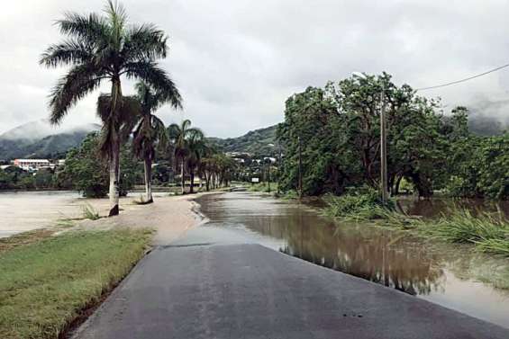 Plusieurs axes routiers coupés après le passage de la dépression
