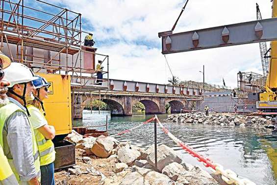 Dumbéa : Le vieux pont du parc Fayard fermé