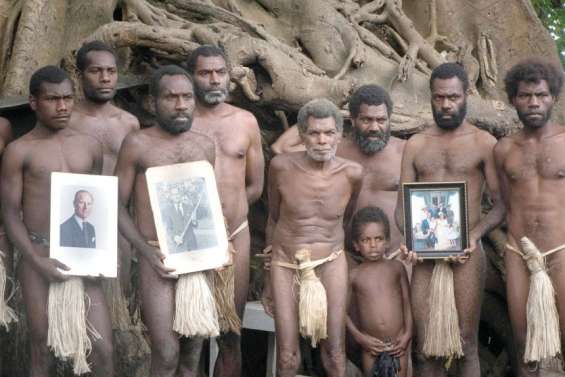 Au Vanuatu, les adorateurs du prince Philip devisent sur son successeur