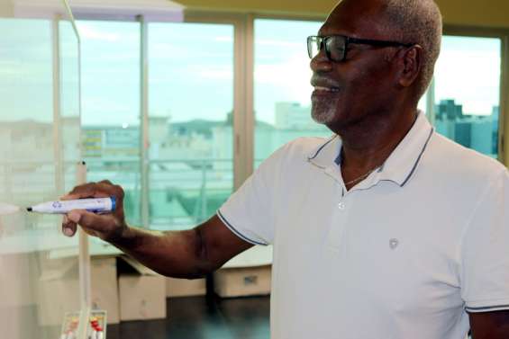 Des cours du soir de drehu à l'Académie des langues kanak