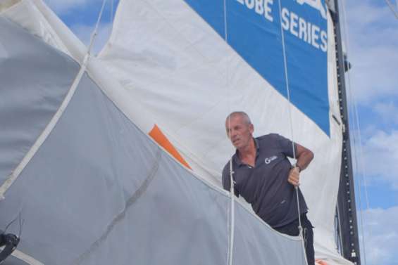 Dans le lagon avec Merci, un bateau du Vendée Globe