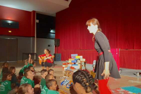 Le spectacle Pas à Pas joué devant cinquante enfants