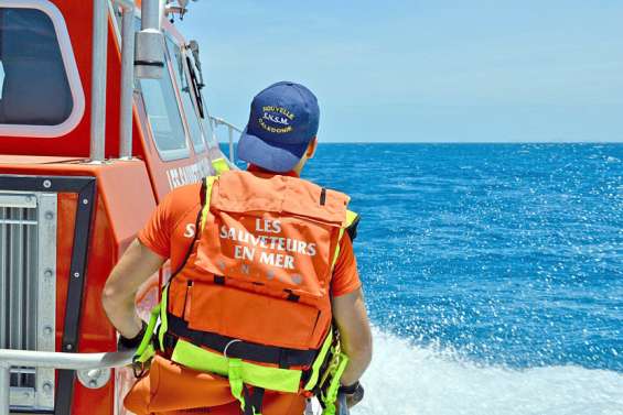 Un homme retrouvé mort au large de Nouméa, une morsure à la jambe