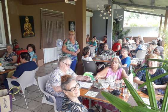 L'Âge d'or se retrouve autour d'un bon repas