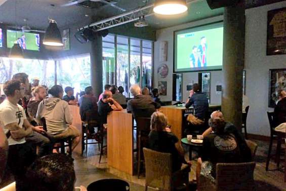 Football : à Nouméa, le Sports Bar a déchanté devant le PSG