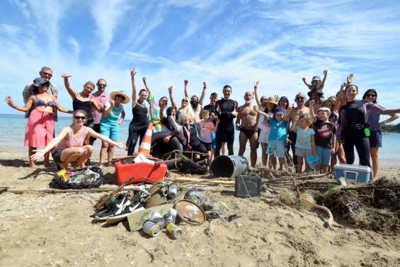 Le nettoyage de la Baie des citrons a créé du lien entre les amoureux de la mer