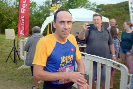 Sports : Natalia Prado et Oswald Cochereau remportent l'Axians Néa City Trail