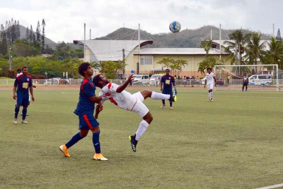 Football : Kunié et Hienghène prennent la tête de la Super Ligue