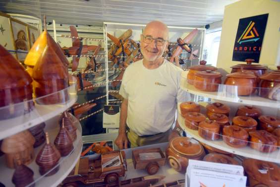 Les créations mobiles de l'ébéniste René Maintenay