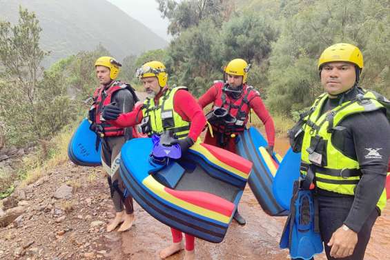 Après les inondations, les pompiers de Païta renforcent leur formation en eaux vives