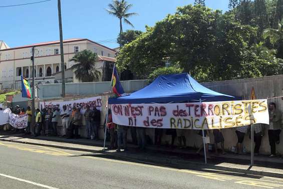 Usine du Sud : mobilisation devant la caserne Meunier pour dénoncer les 