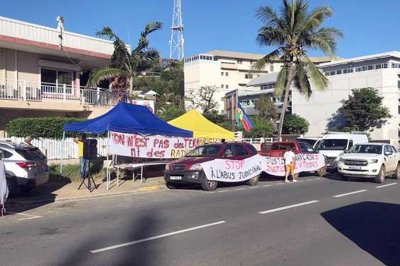 [VIDÉO] Usine du Sud : les militants de l’Ican transférés au palais de justice de Nouméa