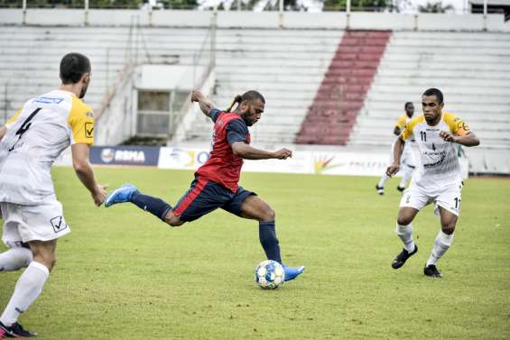 Football : Magenta ouvre son compteur, Hienghène seul en tête