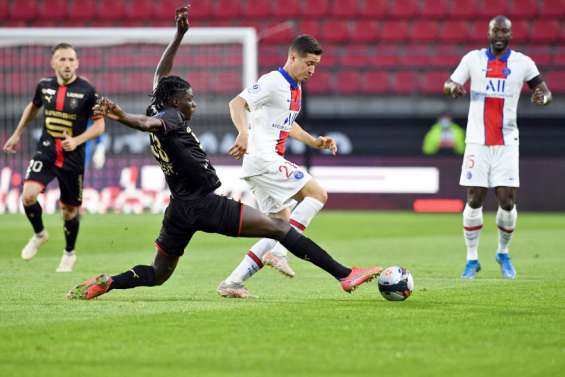 Football : le PSG perd deux points, et peut-être le titre