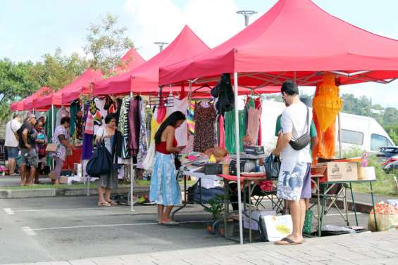 Mont-Dore : les habitants au rendez-vous pour le marché spécial vide-greniers