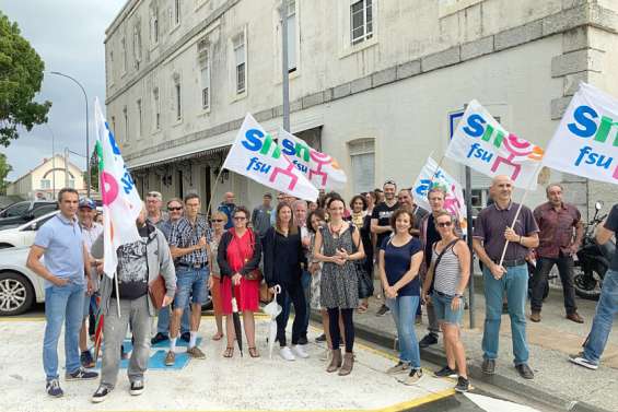[VIDÉO] Une mobilisation pour dénoncer les violences contre des enseignants