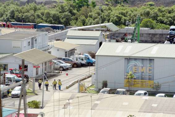 Coup de ciseaux en plein cœur à Ducos