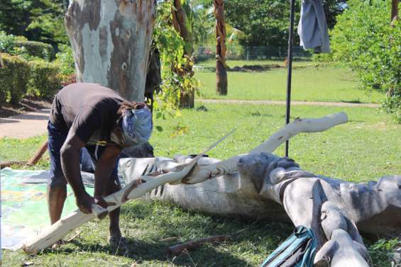 Des sculpteurs redessinent le centre Pomémie 