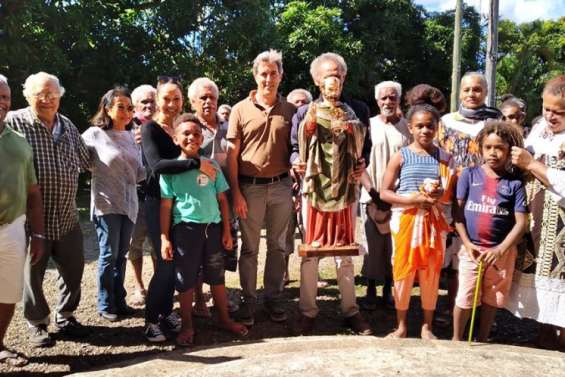 Une statue de Saint-Pierre offerte à l'église de Nakéty
