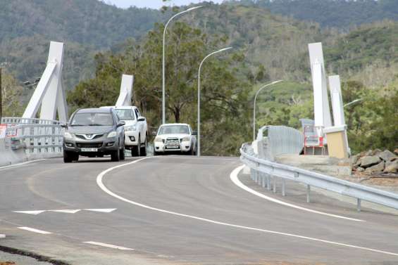 Le nouveau pont de la Dumbéa officiellement ouvert à la circulation