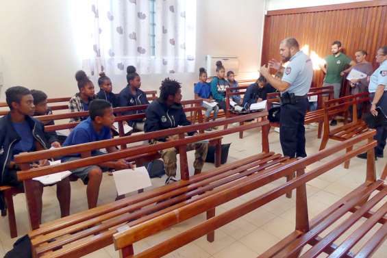 Des collégiens en audience correctionnelle à Koné