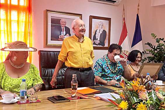 Gaston Flosse canarde le pays et l'État