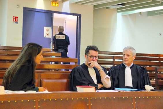 Usine du Sud : un militant dépeint en 