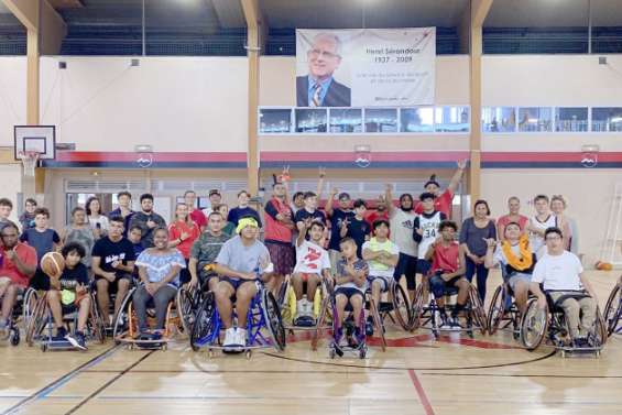 À la découverte du handibasket lors d'une journée de cohésion