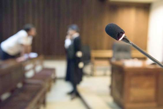 Le cambrioleur bouscule sa victime et reçoit un coup de couteau