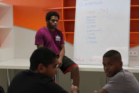 Les jeunes slameurs mettent les beaux mots à l'honneur à la médiathèque de Boulari