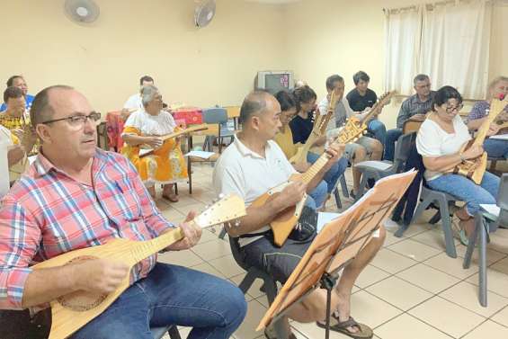 De Boulari au Vallon-Dore, le ukulélé séduit de plus en plus de Mondoriens