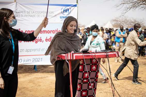 Angelina Jolie soutient des réfugiés maliens