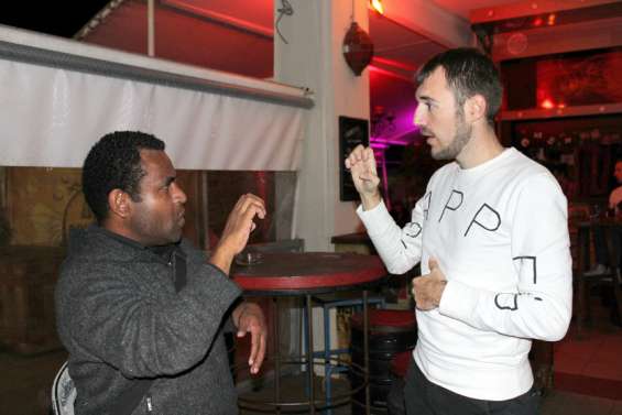 Nouméa : deux heures pour s'initier à la langue des signes