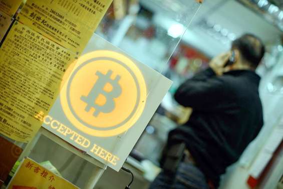 Le bitcoin fait volte-face après être tombé sous les 30 000 dollars