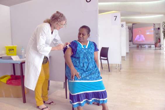[VIDÉO] La salle d’honneur de la mairie de Nouméa transformée en vaccinodrome