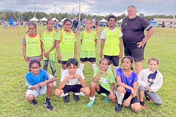 Quand le touch rugby élargit l'horizon des jeunes filles des quartiers
