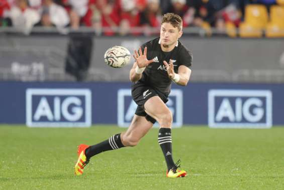 Barrett revient à l'ouverture des All Blacks contre les Fidji