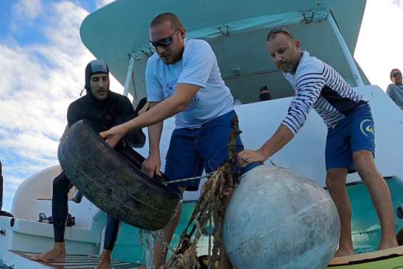 Opération nettoyage des fonds sous-marins au phare Amédée