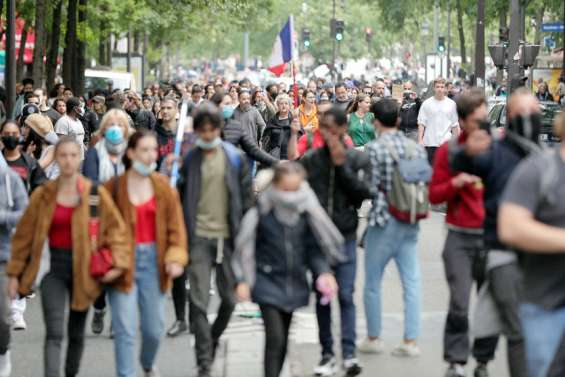 Pass sanitaire : des milliers de personnes dans la rue