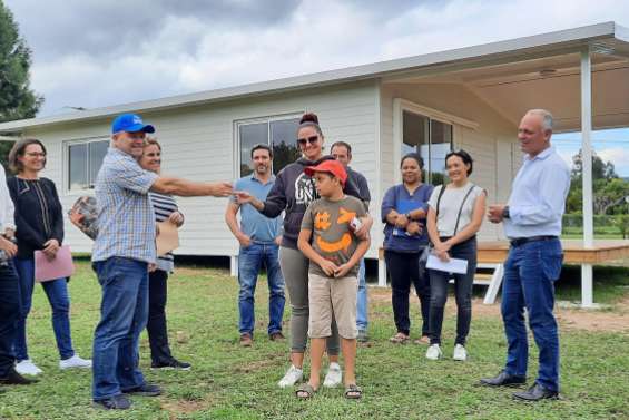 Remise de clés d'une villa en logement aidé