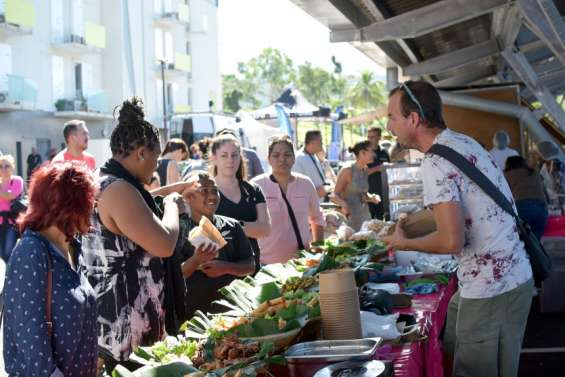Au premier marché municipal de Dumbéa, 