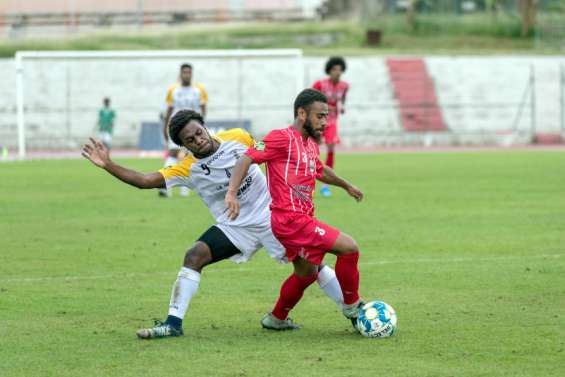 Football : Tiga accroché par Magenta