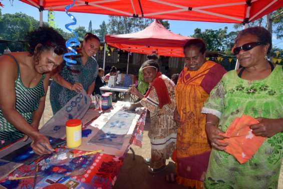 La journée savoir-faire des femmes reprend à 14 heures au squat de Tina
