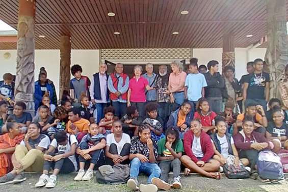 Six sages à la rencontre des collégiens de la côte Est