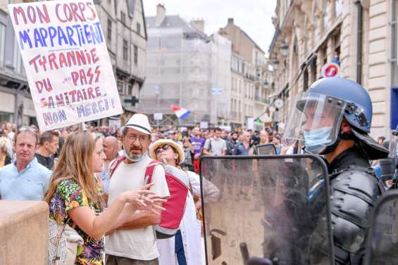 Métropole : en plein été, la mobilisation contre le pass sanitaire ne faiblit pas